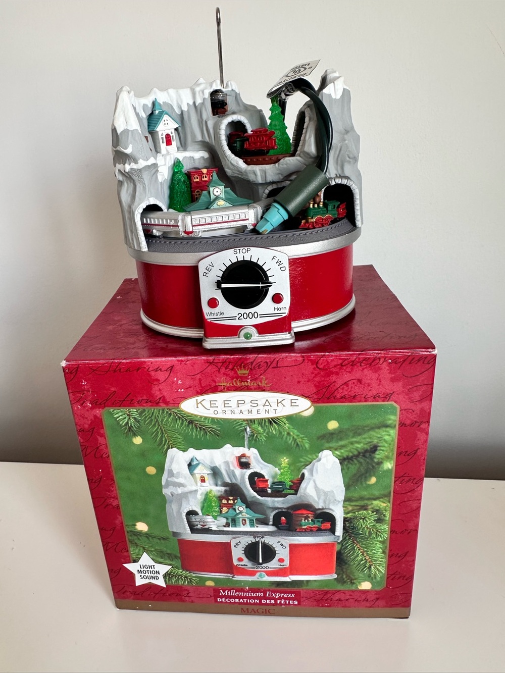 HALLMARK MILLENNIUM EXPRESS 2000 TRAIN LIGHT MOTION SOUND CHRISTMAS ORNAMENT